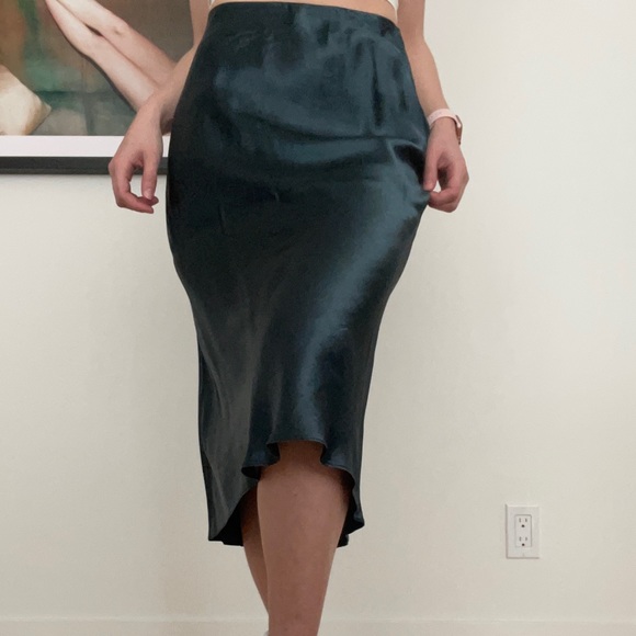 Babaton satin midi skirt - Picture 4 of 4